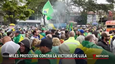 Persisten las protestas por derrota de Bolsonaro en Brasil | Noticias Telemundo