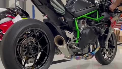 Kawasaki Ninja H2 exhaust note | Best Inline 4 sound.