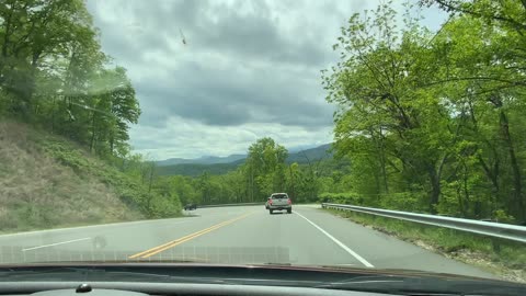 NW NC Dashcam #3 the descent from Little Switzerland to Marion North Carolina 3000ft decline All brakes