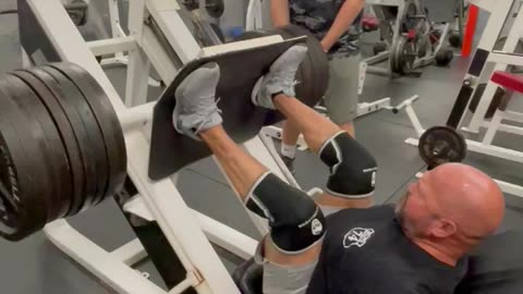 810 lbs Leg Press