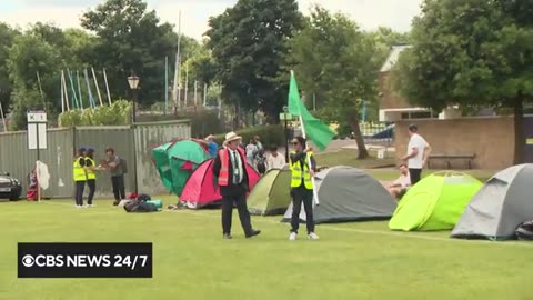 Tennis fans join the epic Wimbledon queue CBS News