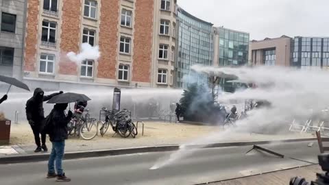 Brussels - Antifa black bloc attacked police and government buildings in Brussels 23.01.22