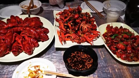 Wuhan's Famous Crayfish, Bali Lobster 武汉小龙虾(巴厘龙虾)