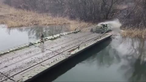 Militia Cross the Donets Siversky River - Pontoon