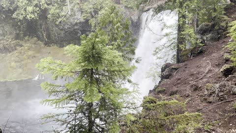 Perspective From Top of Koosah Falls – Sahalie Falls & Koosah Falls Loop – Central Oregon – 4K