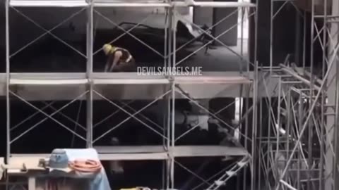 Construction Worker Suffers A Heart Attack And Falls Off Metal Scaffolding 💉 (2023)