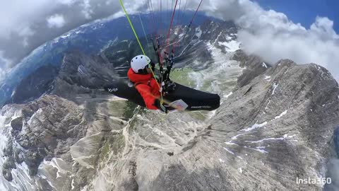 Discover the Dolomites with Paragliding