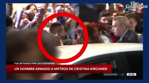 Man points gun at Argentinian vice-president Cristina Fernández de Kirchner