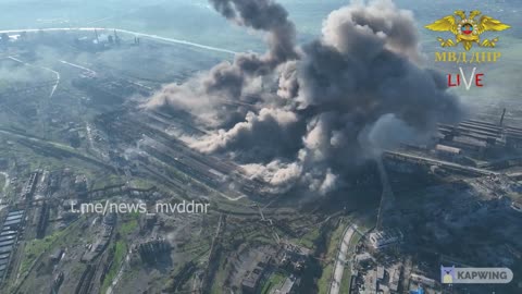 Combat footage of Russian tanks attack on Ukrainian position in Mariopul