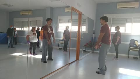 Tai chi chuan y Qi gong clase completa, Shibashi set 2, hundir la aguja y abanicar la espalda