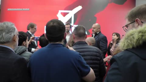 Vídeo completo| Emotiva presentación de "España Decide" de VOX en Barcelona con Iván Espinosa