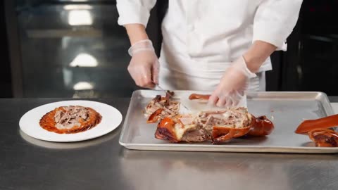 Master Chef Slices Peking Duck with Precision and Skill 🍽️