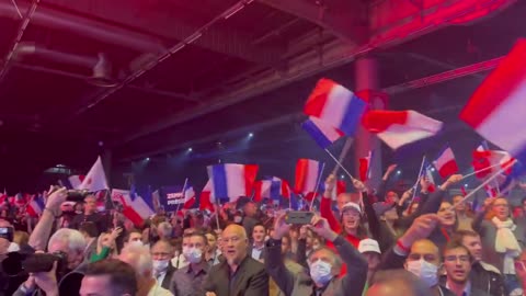 LOVE THAT BEAUTIFUL FRENCH NATIONAL ANTHEM!!! MAKE FRANCE GREAT AGAIN!!! AUX ARMES, CITOYENS!!!