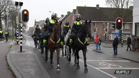 Netherlands: Thousands protest new COVID measures in Utrecht - 04.12.2021