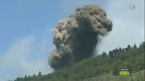 LA PALMA VOLCANO ERUPTS!!