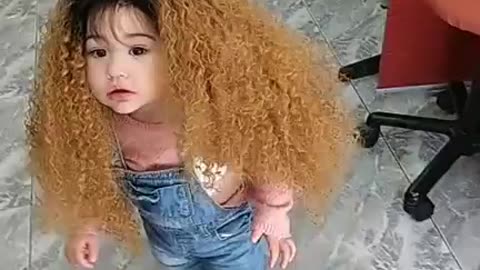 Lil cute girl with curly brown hairs 😍😍😍😍