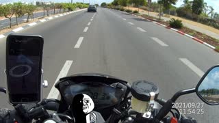 Yamaha TMAX vs Suzuki sv650x round 8