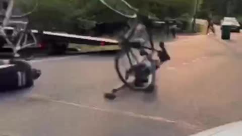 who doesn't like a good cyclist fail.