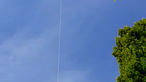 Chemtrailing - 6 chemtrails in minutes of each other prt 5.