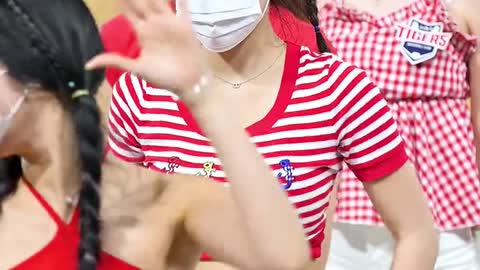 Mask little sister hot dance