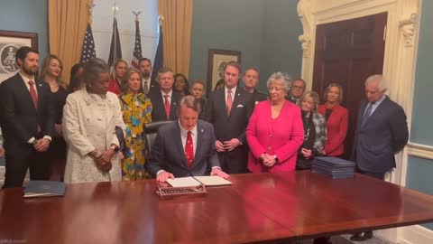 Glenn Youngkin Signs Executive Order Ending School Mask Mandates