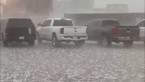 Baseball-size hail Hits Texas! Terrifying Storm leave 200,000 Without Power