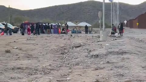 BORDER PATROL IS HANDING OUT TRASH BAGS TO ILLEGAL IMMIGRANTS WHO CROSSED INTO LUKEVILLE, ARIZONA