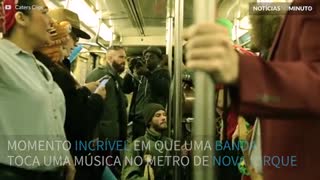 Banda toca "Somebody To Love" no metrô de Nova Iorque