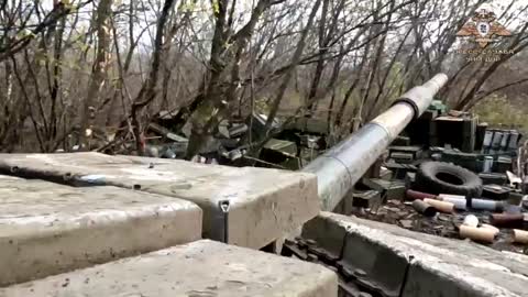 Tankers of the 1st Slavic Brigade of the DNR smashing V.S.U. positions near Avdeevka