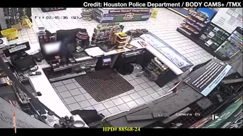 Suspects Shatter Glass to Rob Convenience Store in Houston, Texas