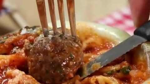 SPAGHETTI MEATBALLSOUP IN GARLICBREAD BOWL