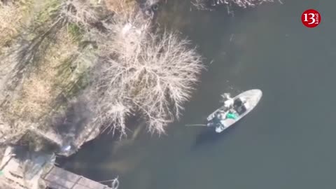 Drone targets Russians who were carrying wounded by boat -they tried to escape by jumping into water