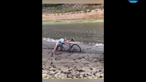 He fell off the bike and got stuck in the mud funnyvideo full watch