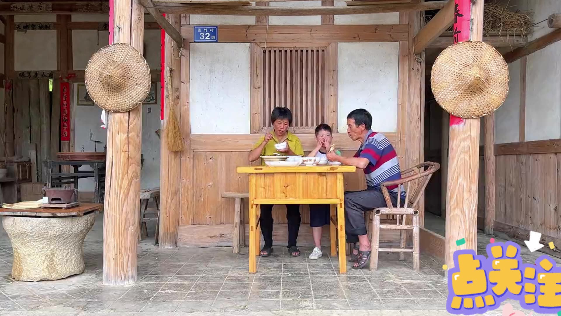 The rice stems are crispy, tender and sweet, and the fried meat or fried shrimp are delicious!