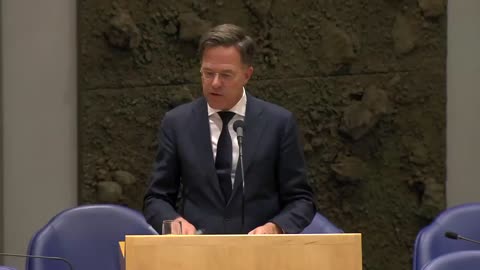 DEMISSIONAIR MINISTER-PRESIDENT MARK RUTTE LACHT IEDEREEN KEIHARD UIT MET Z'N 'WEF-TASJE' IN DE TWEEDE (SLAAP)KAMER!