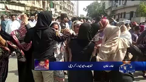 Health workers turn out for protest at red zone in karachi