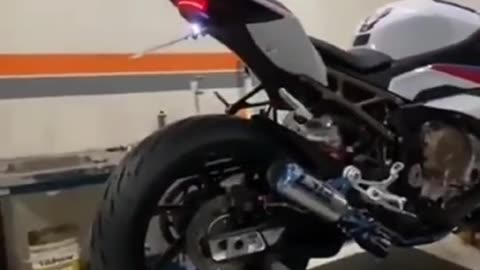 s1000r VS s1000rr sound dyno tune