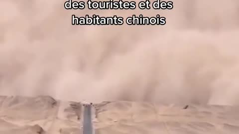 A huge storm of sand was filmed by tourists and Chinese locals