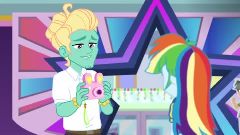 My Little Pony: Equestria Girls | Winter Break-in (Holidays Unwrapped) | MLP EG Shorts