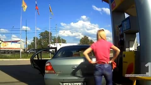 STUPID WOMEN DRIVING FAILS! COMPILATION 2017