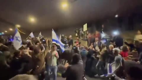 Thousands of Israeli Protesters Rally in Tel Aviv