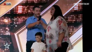 5 year old gets golden buzzer