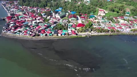 Drone footage shows oil spill on Philippines coast