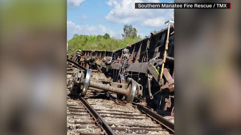 Train carrying propane derails in Manatee County, FL