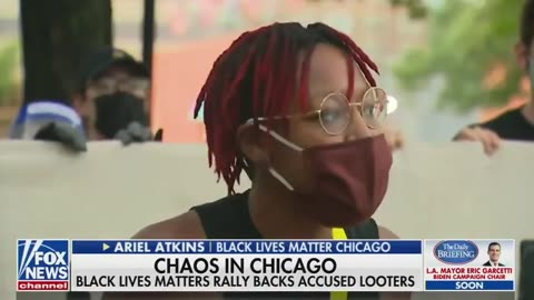 BLM leader in Chicago tells people that looting is reparations (2020)