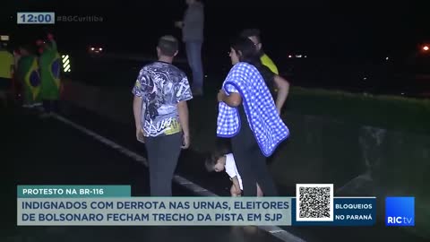 Caminhoneiros bolsonaristas fazem protestos e fecham estradas pelo Brasil