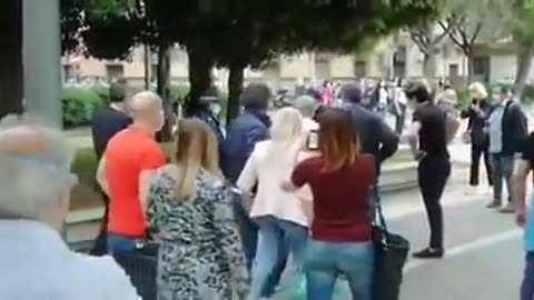 Salerno: Britallita' contro una persona senza mascherina