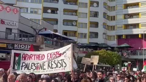 Berlin: Muslims at an Anti-Israel Demonstration Chant 'Intifada' (Violent uprising on German soil)