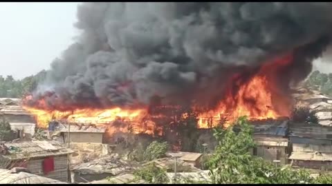 Massive fire rips through Bangladesh refugee camp, thousands left homeless