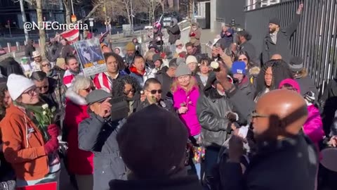 18.02.23 - Protest ude foran Pfizer og UNs hovedkontor i New York.